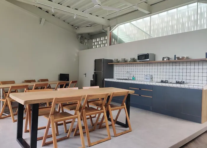 Hom Coliving 2 Bedrooms With Garden Kerobokan